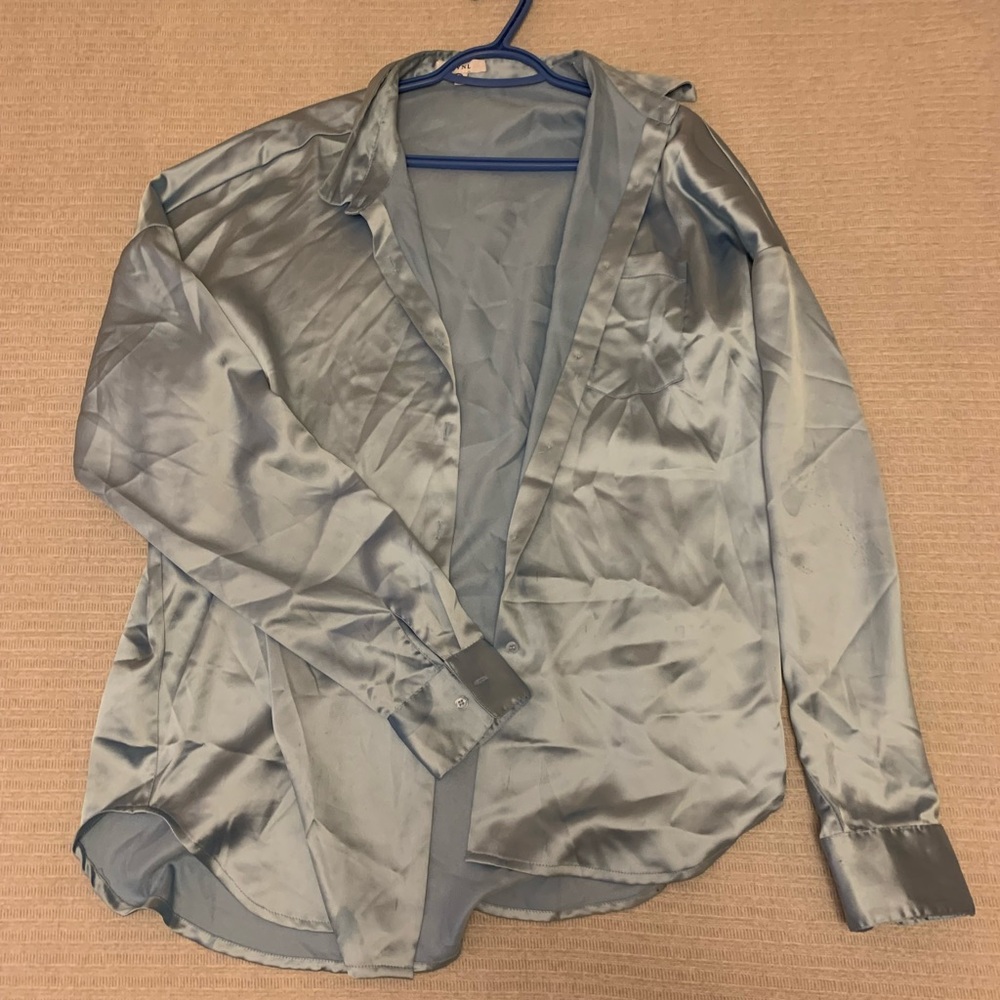 TAGS ATTACHED (bought from M Boutique) 2 piece blue satin set. - Picture 3 of 5